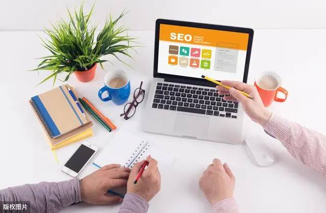 胡杏儿送胡定欣一对纯金龙凤镯